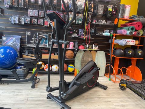 Эллиптический тренажер Everyfit 150EP (Витринный экземпляр)